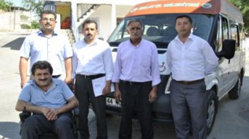 İki Engelli, Ak&uuml;l&uuml; Sandalyeye Kavuştu