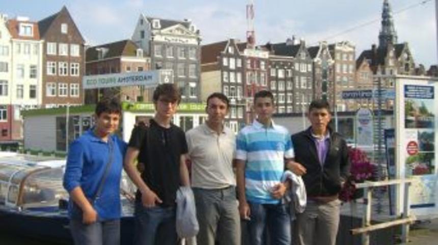 Kılı&ccedil;aslanlı &Ouml;ğrenciler Hollanda&rsquo;da D&uuml;nya Sorunlarına &Ccedil;&ouml;z&uuml;m Aradı