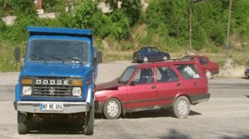 &Ccedil;aycuma'da Maddi Hasarlı Trafik Kazası