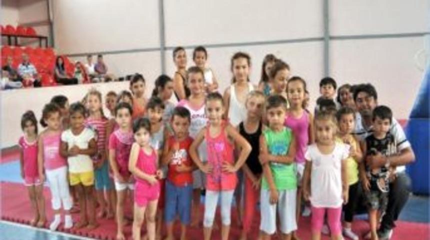 Foça'da Çocuklara Ücretsiz Cimanistik Kursu