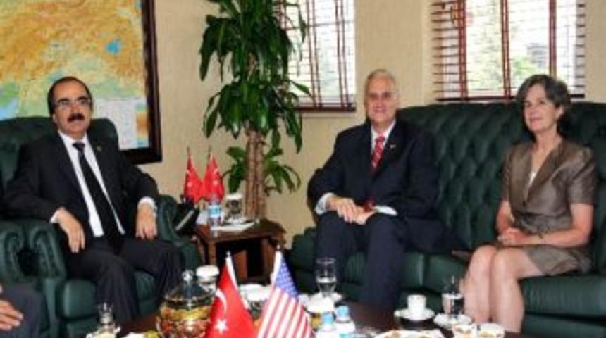 Abd B&uuml;y&uuml;kel&ccedil;isi Rıccardıone'dan Vali Coş'a Ziyaret