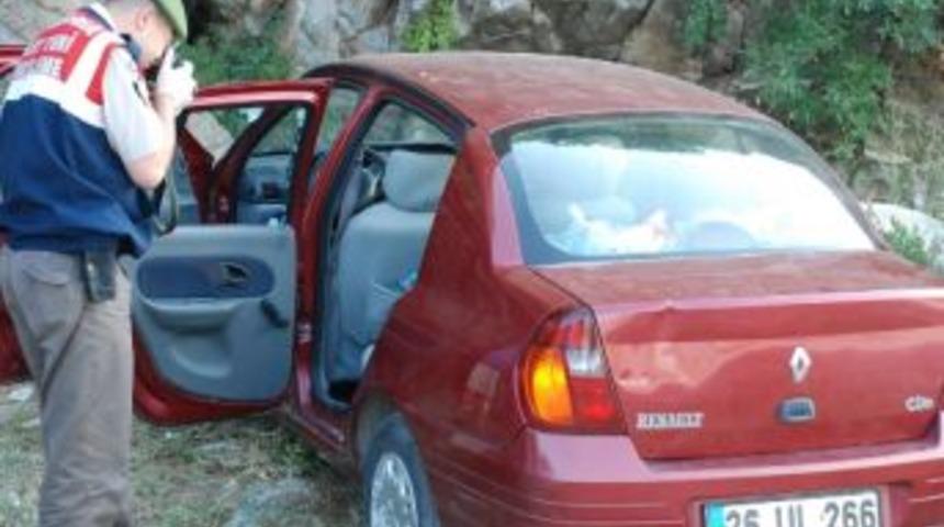 Hem Soydular, Hem Lastiklerini Patlatıp Camlarını Kırdılar