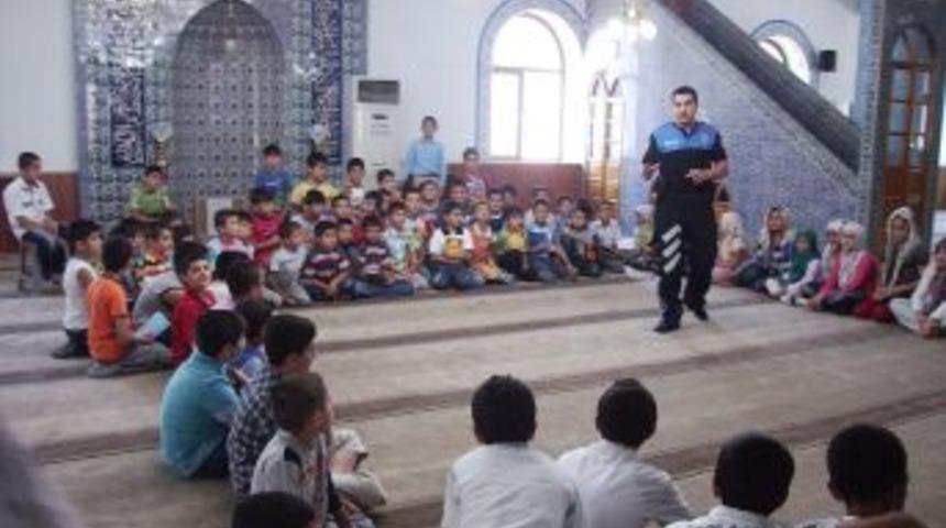 Polis Kur'&acirc;n Kurslarında Su&ccedil;tan Korunmayı Anlatıyor