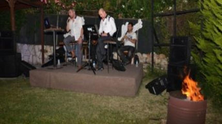 Şiir Gecesinde İzdiham