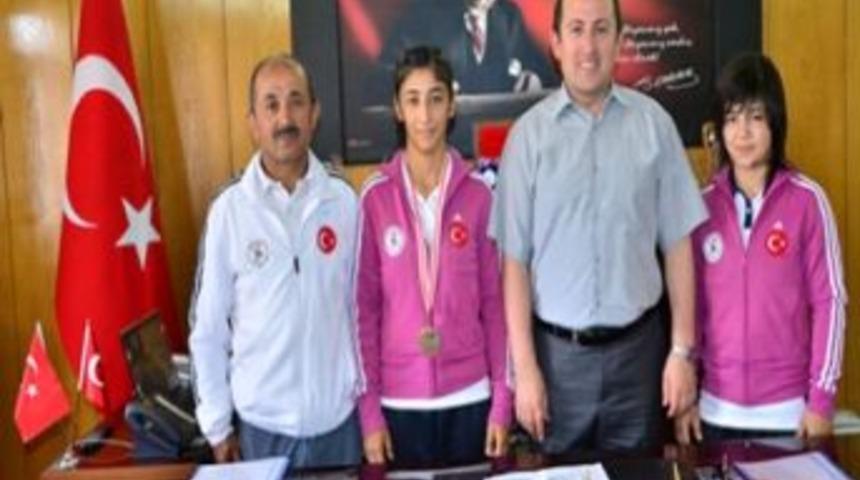 Genç Pehlivan Kaymakam Pehlivan'ı Ziyaret Etti