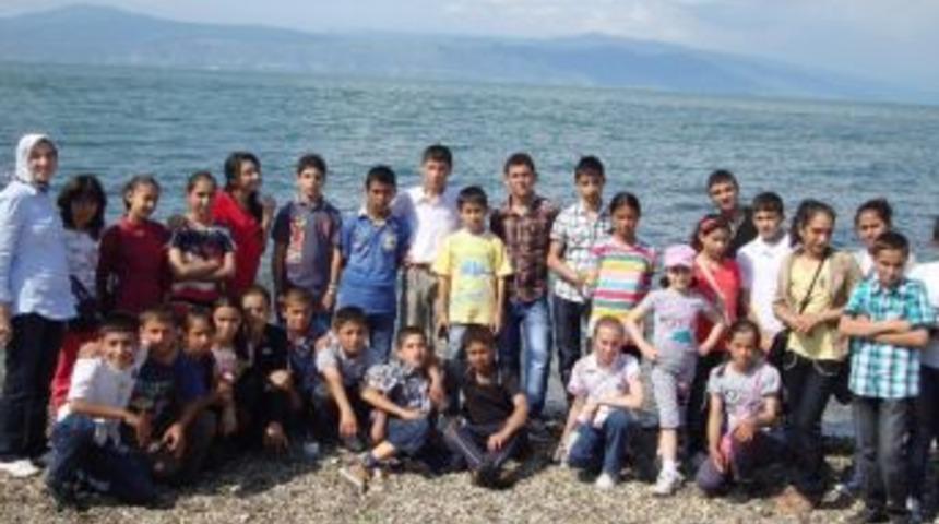 Gaziantep İl &Ouml;zel İdaresi 44 &Ouml;ğrenciyi Karne Hediyesi Olarak Bursa-ankara Gezisine G&ouml;t&uuml;rd&uuml;