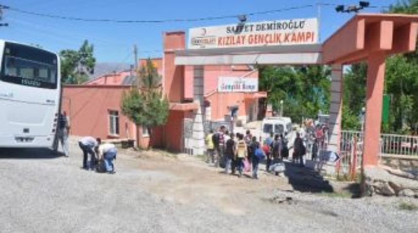 2. Depremzede Grubu Kampa Alındı