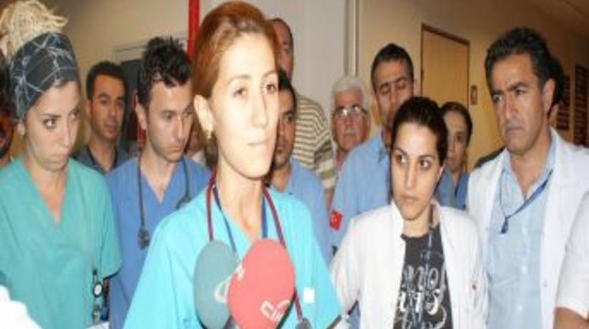 Yaralı Yakını, Hastane I&ccedil;inde Bı&ccedil;akla Doktor Kovaladı