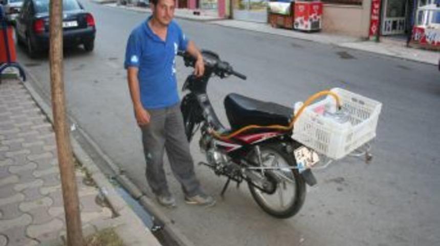 Motosikletini Piknik T&uuml;p&uuml;yle &Ccedil;alıştırmayı Başardı