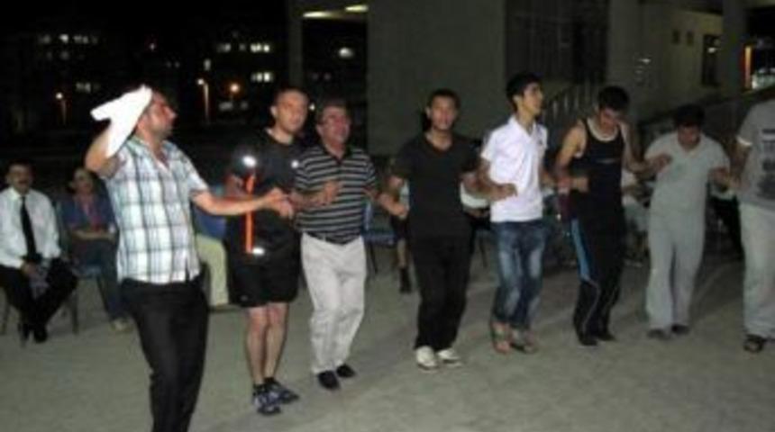 Seyyahlı Gen&ccedil;lerin Eğlence Gecesi