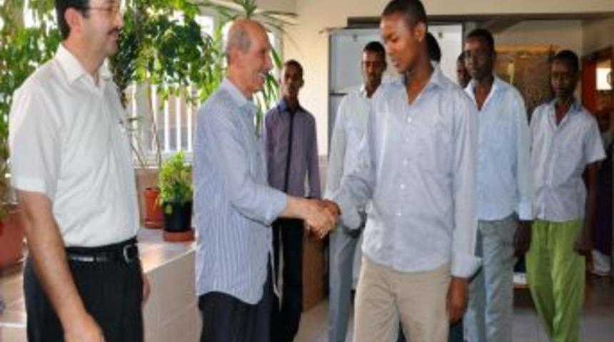 Somalili &Ouml;ğrenciler, Tatil I&ccedil;in &Uuml;lkelerine Gidiyor