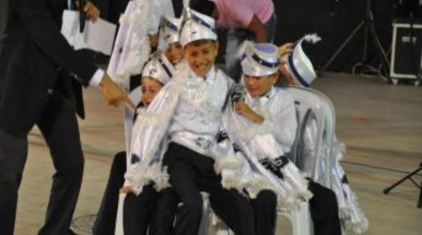 Toplu S&uuml;nnet Ş&ouml;leninde 170 &Ccedil;ocuk Erkekliğe İlk Adımı Attı