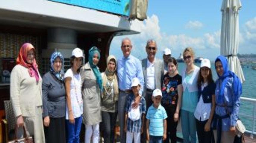 Başkan Yılmaz, Termeli Vatandaşları Gemide Ağırladı