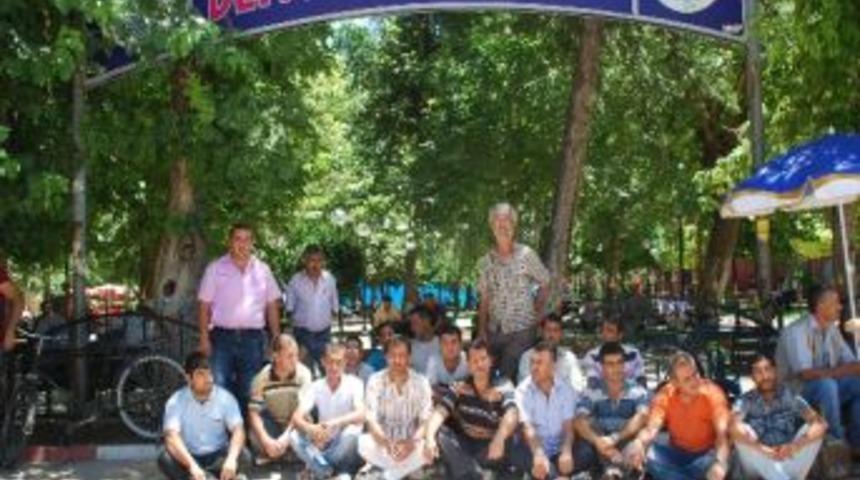 &Uuml;cret Alamayan Parkmetreciler Eylem Yaptı