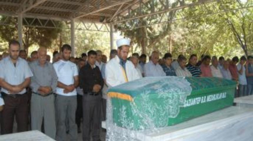 Babası Tarafından Işkence Ile &Ouml;ld&uuml;r&uuml;len K&uuml;&ccedil;&uuml;k Kız Duvakla Uğurlandı