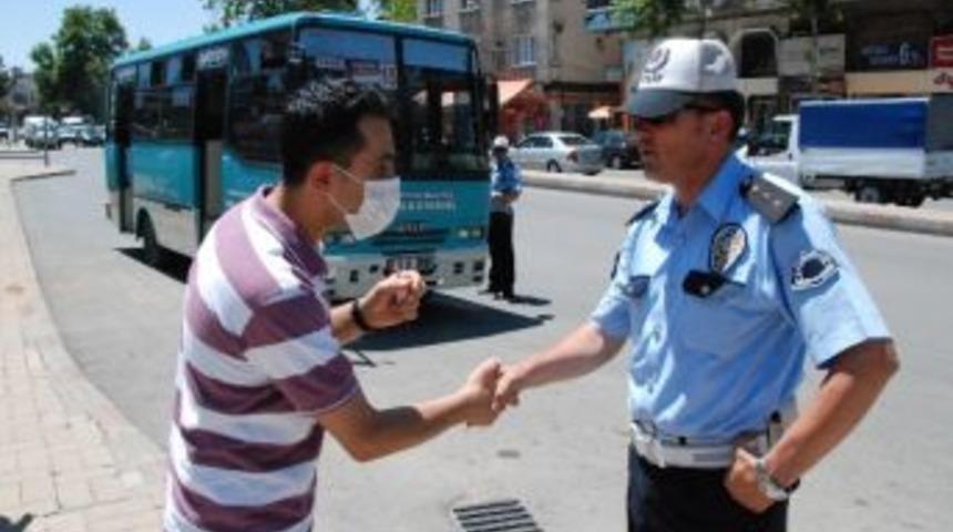 Maskeli Polisler Trafik Denetiminde