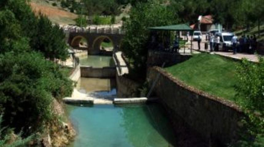 Serinlemek İ&ccedil;in Girdiği S&uuml;s Havuzunda Boğuldu