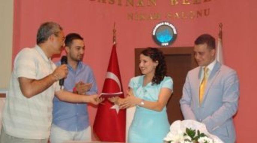 Nikah Memuru Damat Kolduğuna Oturdu