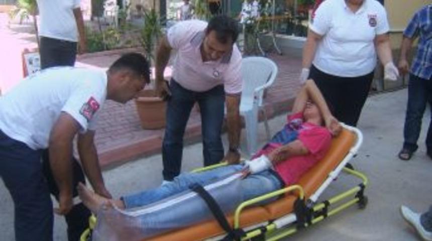 Motosiklet Otomobile &Ccedil;arptı: 2 Yaralı