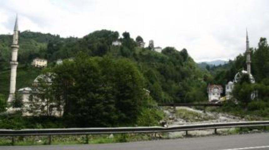 İnat Uğruna Yapılan Camiiler G&ouml;renleri Şaşırtıyor