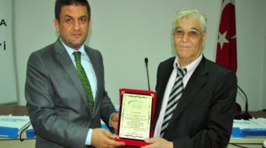 Antalya&rsquo;daki En Yaşlı Emeklilere Plaket Verildi