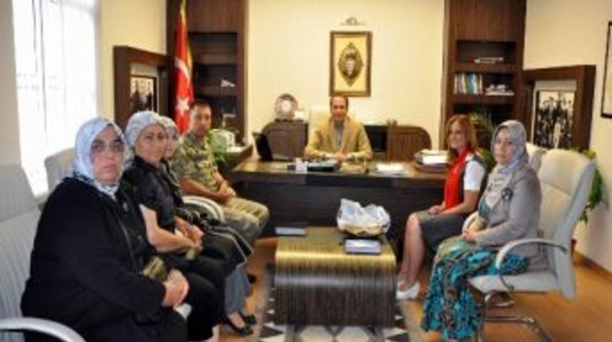 Suşehri K&uuml;lt&uuml;r Ve Dayanışma Derneği Kadın Kolları İl&ccedil;e Protokol&uuml;n&uuml; Ziyaret Etti