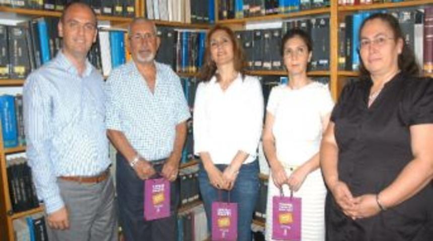 En &Ccedil;ok Kitap Okuyana M&uuml;ze Kart