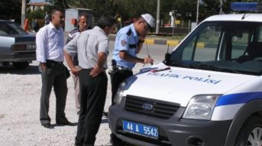 Malatya&rsquo;da Tren Belediye Otob&uuml;s&uuml;ne &Ccedil;arptı: 5 Yaralı