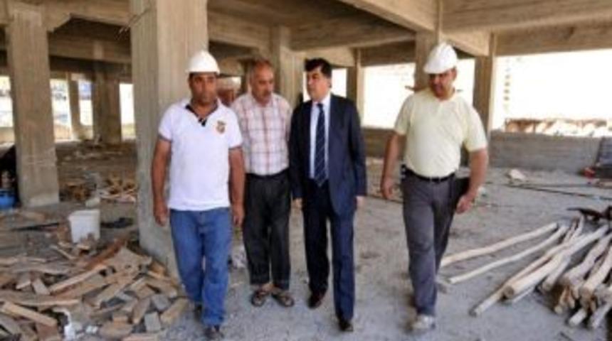 Başkan Fadıloğlu, Fatih Camii'nde İncelemelerde Bulundu