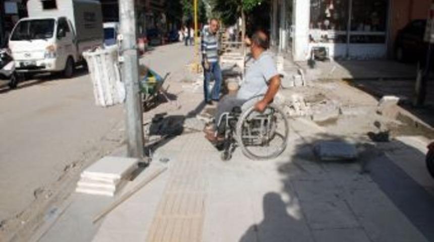 Yalova Belediyesi'nden G&ouml;rme Engellilere &Ouml;zel Kaldırım