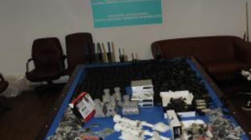 Suriyeli Yolcular Uydu Telefonları Ve Telsizlerle Yakalandı