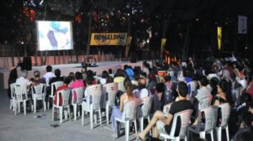 Buca&rsquo;da A&ccedil;ık Hava Sineması Nostaljisi