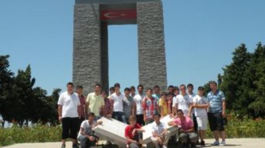 Gen&ccedil;ler Ulu &Ccedil;ınarın İzinde