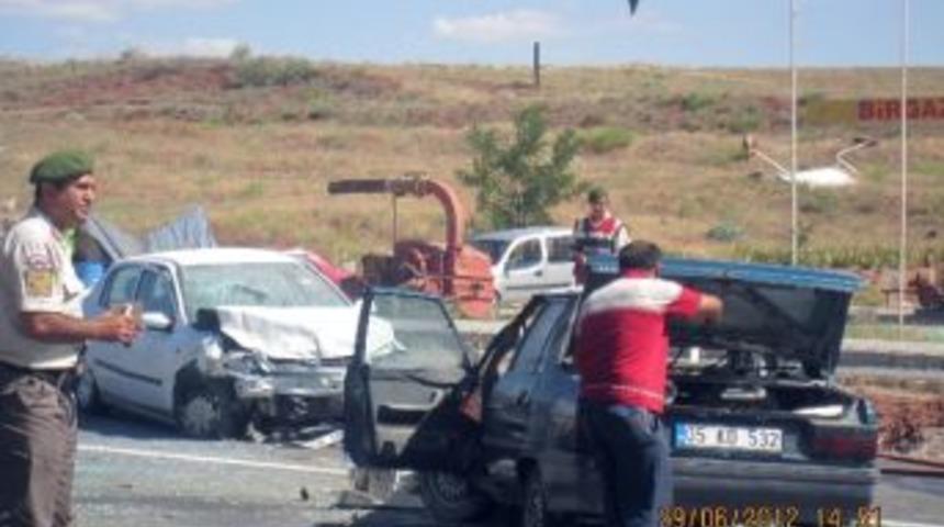 Kırıkkale'de Trafik Kazası: 1 &Ouml;l&uuml;, 3 Yaralı