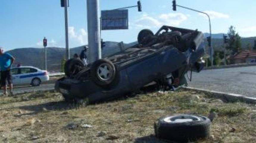 Korkuteli&rsquo;nde Trafik Kazası: 4 Yaralı