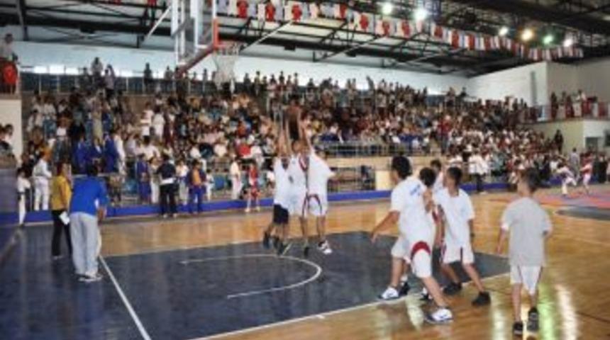 D&uuml;zce&rsquo;de Yaz Spor Okulu G&ouml;sterilerle A&ccedil;ıldı