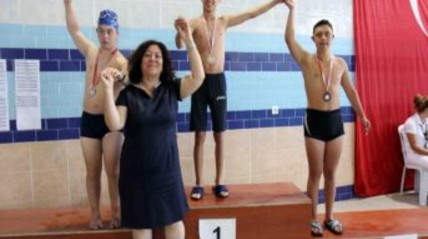 Engelsiz Kula&ccedil;lar &Ccedil;ok Mutlu