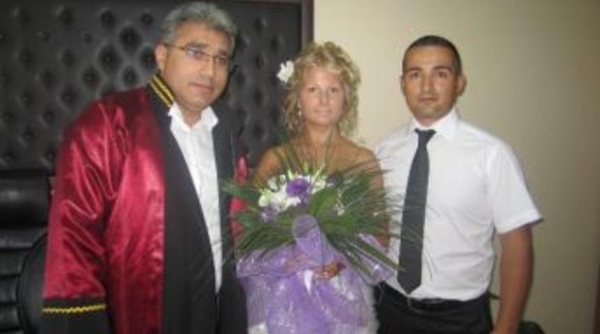 Manavgat'ta 155'inci T&uuml;rk-yabancı Uyruklu Evliliği