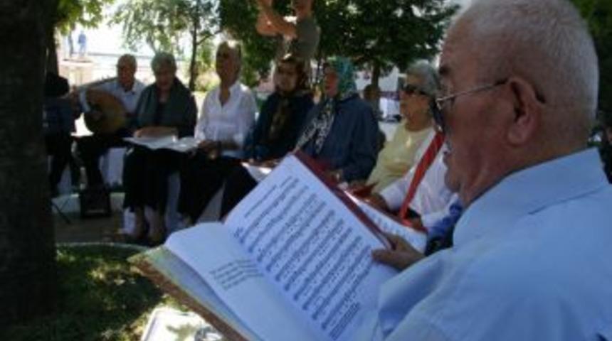 Yaşlılardan T&uuml;rk Sanat M&uuml;ziği Konseri