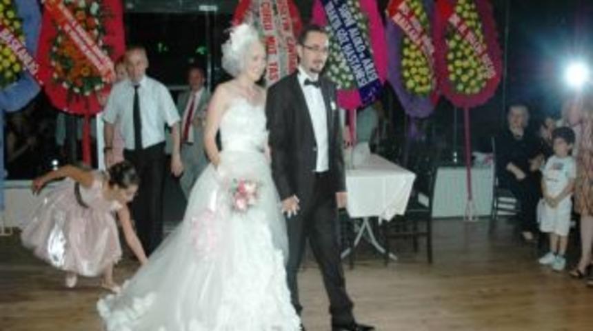 Gazeteci Işıksal Kızını Evlendirdi