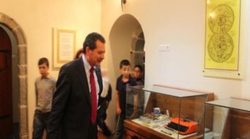 Erzurumlu Emrah Edebiyat M&uuml;ze K&uuml;t&uuml;phanesi Hizmete Girdi