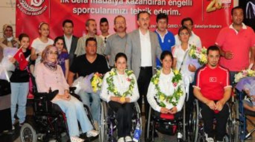 T&uuml;rkiye&rsquo;nin Altın Kızları Madalyalarla D&ouml;nd&uuml;