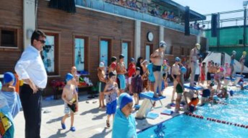 Osmangazi&rsquo;de Y&uuml;zme Havuzları &Ccedil;ocukları Ağırlıyor