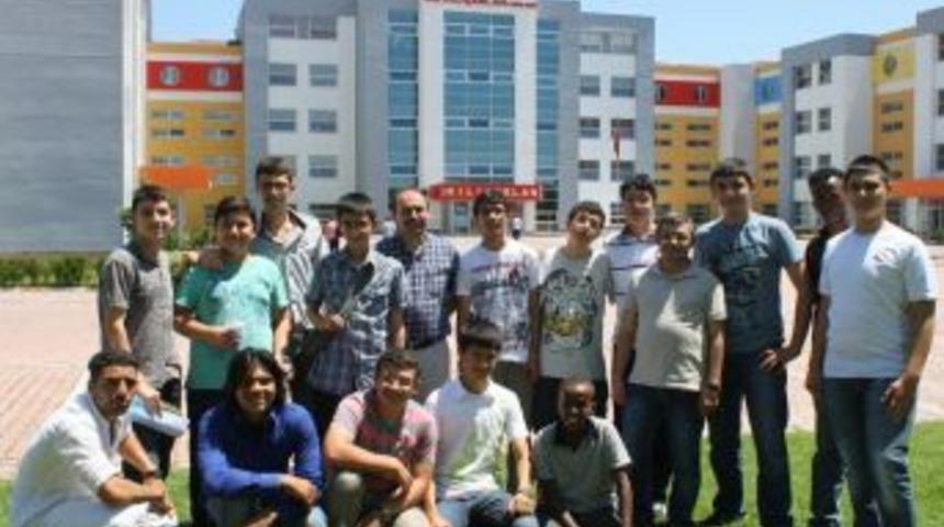 Kılı&ccedil;aslanlı &Ouml;ğrenciler Amerikalı Hocalardan İngilizce Kursu Alıyor