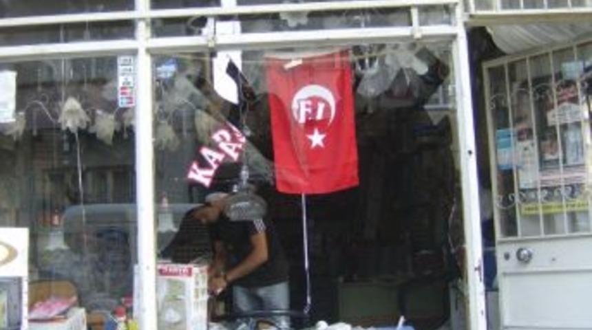 Şehir Eşkiyaları Camları Kırdı