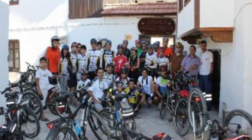 Nemruta Giden Biskletciler Ziyaretlerde Bulundu