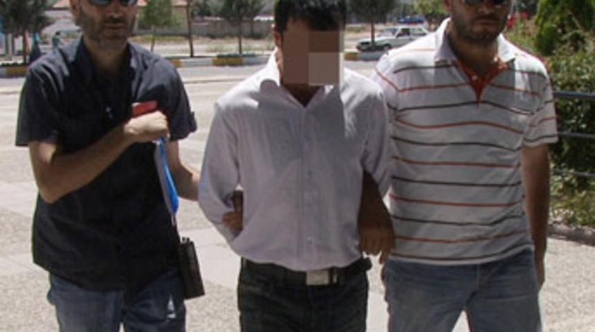 Kreşte &ccedil;ocuk pornosu skandalı!