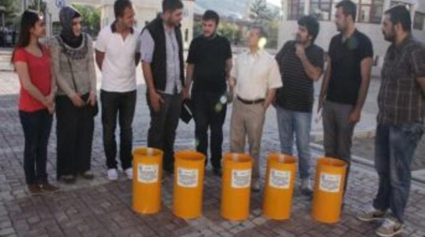 &Ccedil;oruh&rsquo;un Temizliği İ&ccedil;in &Uuml;niversite &Ouml;ğrencilerinden &Ccedil;&ouml;p Kovası Desteği