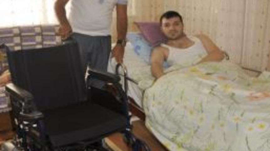 Manavgat Belediyesi'nden Y&uuml;r&uuml;me Engelli Gence Ak&uuml;l&uuml; Araba