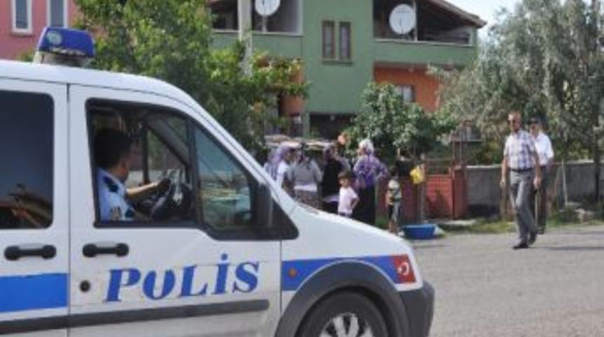 Su İsteme Bahanesiyle 10 Bileziği &Ccedil;aldılar